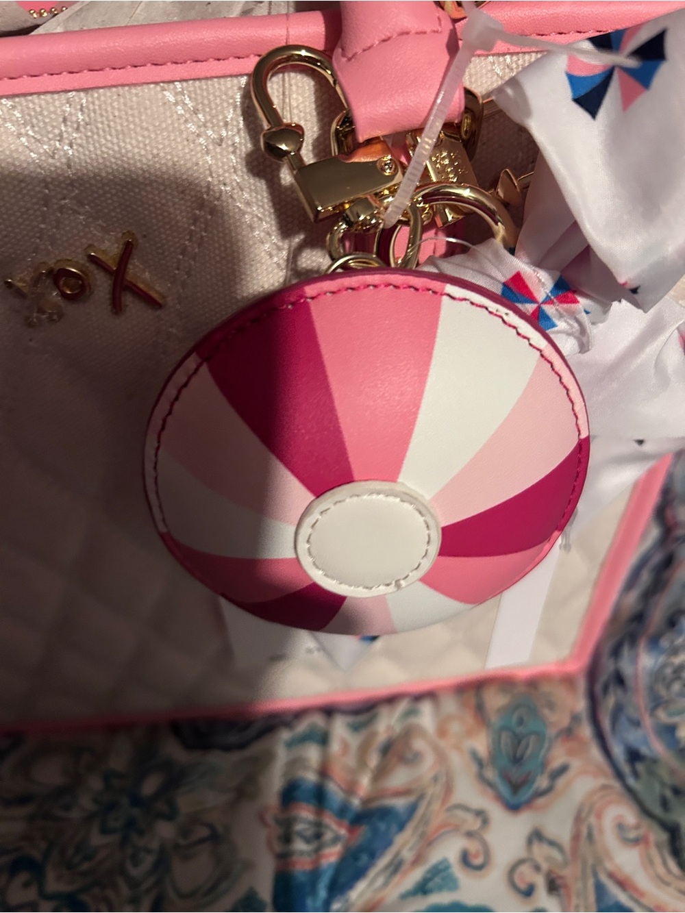 Betsey Johnson Cream and Pink Quilted Tote Beach umbrella tote w Scarf Charm - Picture 5 of 13